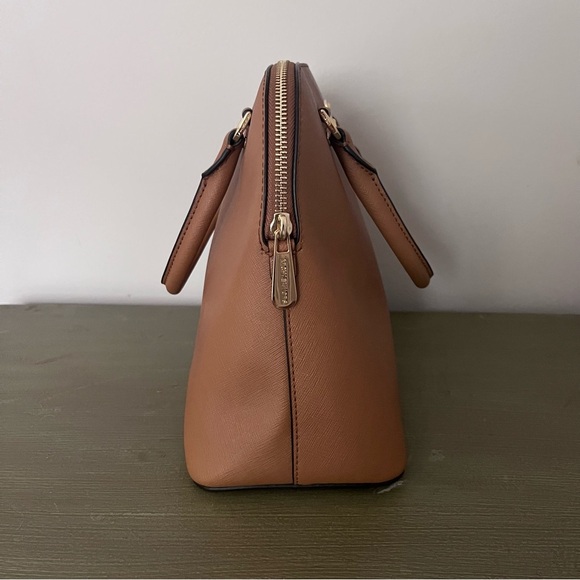 Timeless Michael Kors Tan Leather Purse Cindy Large Dome Acorn Purse Neutral Bag - Picture 12 of 13